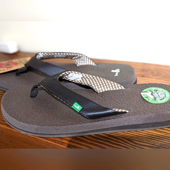 Sold-NWT Sanuk Yoga Mat Sandals - Picture 2 of 4